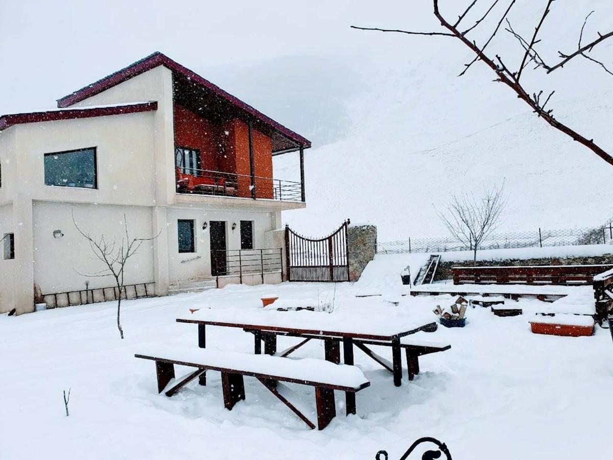 ---Allegria House--- كازباجي المظهر الخارجي الصورة